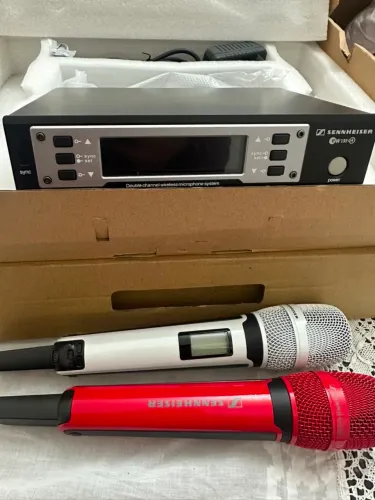 Microfone Sennheiser Ew135g4 Dupla Branco/vermelho