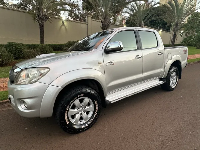 Toyota Hilux CD SRV D4-d 4X4 3.0 TDI Diesel AUT 2011