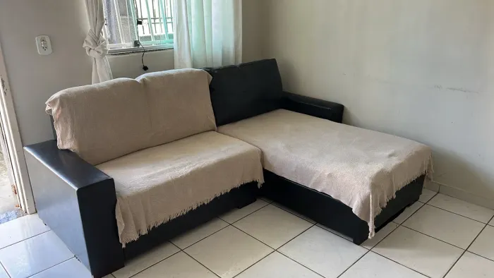 Vendo Sofá de couro com chaise - Excelente estrutura