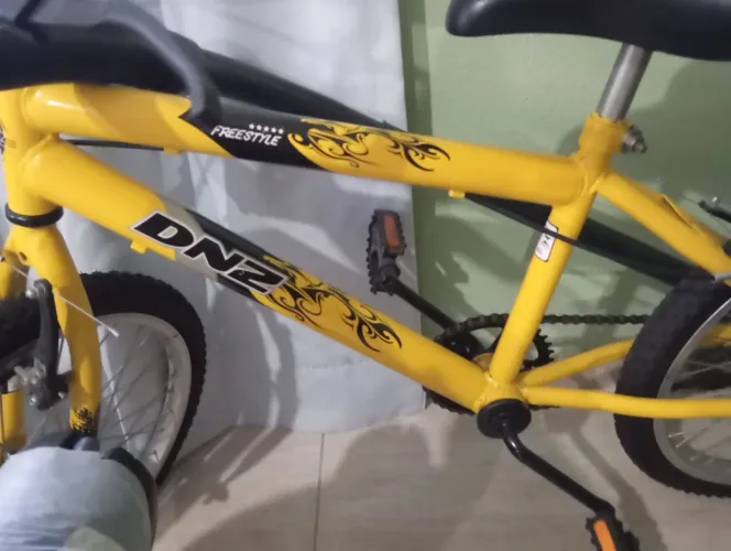 Vendo ou troco Bike Freestyle aro 20 amarela nova