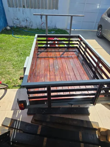 Vendo  carretinha ano 2025 com placa doc digital 