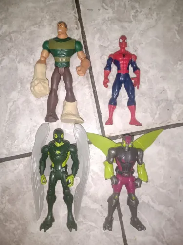 Bonecos spider Man trocas por cartas pokemon