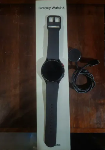 Galaxy Watch 4 BT + carregador + caixa R$350