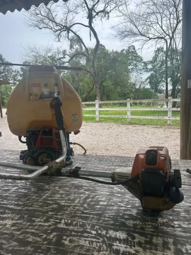 Roçadeira STIHL 80 + Pulverizador a Gasolina FT-428 4 Tempos