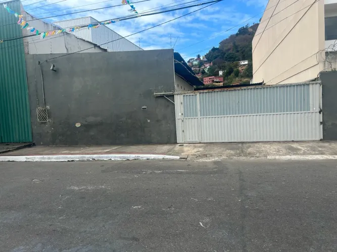 ALUGO terreno 600m2