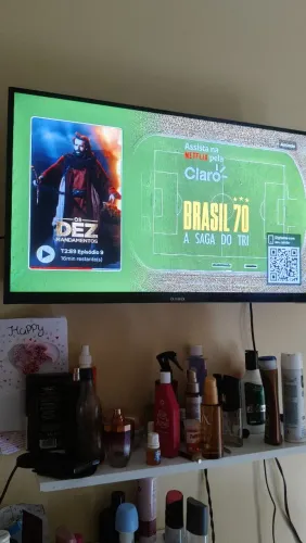 Tv smart Aiwa 32P perfeita