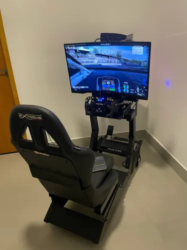 Cockpit com fanatec e monitor