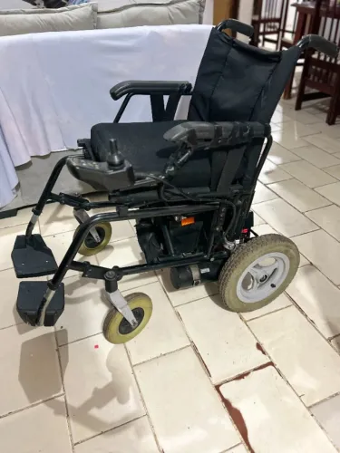 Cadeira de rodas eletrica marca Freedom
