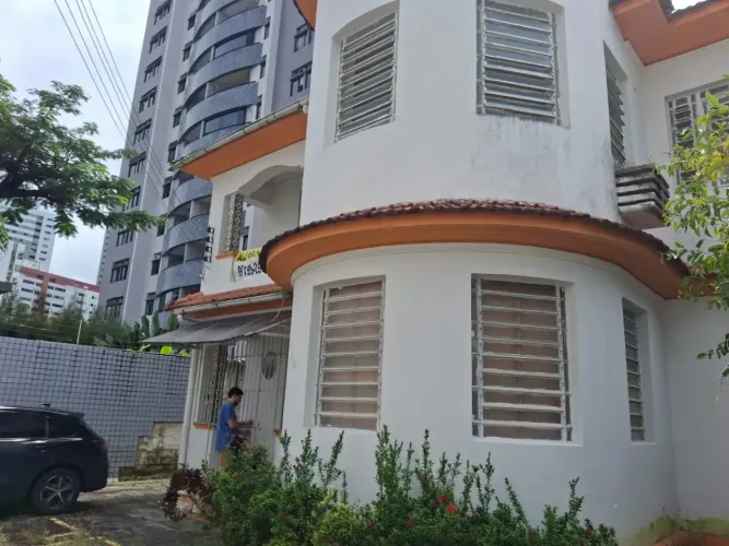 Alugo casa comercial duplex na Torre. 16 cômodos 400 m² de área constr. Estac para 12 auto