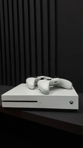 Xbox One S 1TB + 2 Controles + Caixa