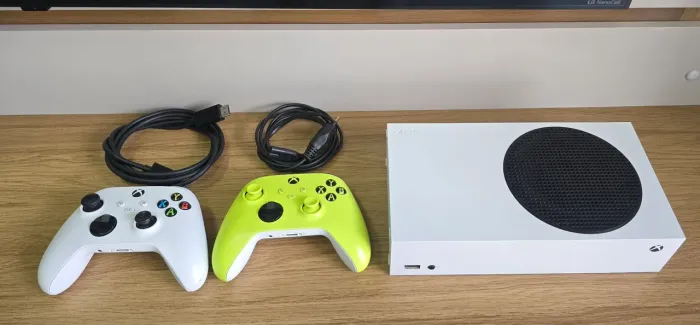 Xbox Series S + 2 Controles - Completo