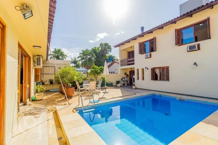 Casa à venda em Vila Assunção com 392 m², 5 quartos, 2 suítes, 4 vagas