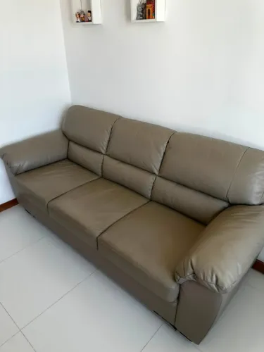 Sofá 3 Lugares 2,10m em Couro - Conforto e Elegância