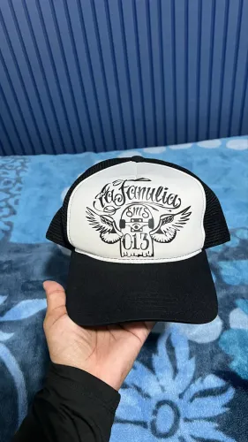 Boné Trucker La Família 013 Charlie Brown Jr Original - Preto e Branco