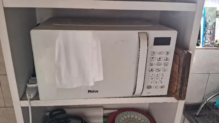 Micro-ondas em excelente estado, quase novo. Valor: 300.