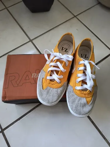 Tênis Rainha Vôlei amarelo - original e  novo