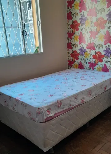 Cama viúvo semi nova!