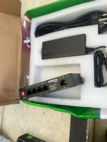 Switch intelbras 5 portas S1105f-p novo