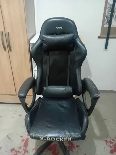 Cadeira gamer Dazz com defeito