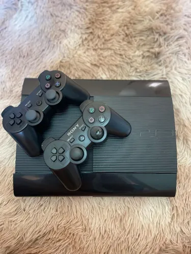 PlayStation 3 250GB - 2 Controles - HEN Instalado com jogos - Não esquenta