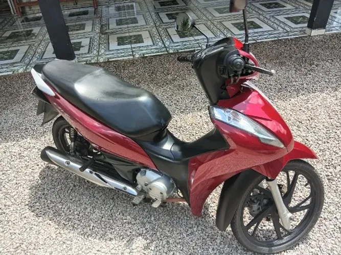 vendo honda biz ano 2020 ,sem nada pra fazer, a moto esta impecavel.