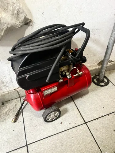 Compressor 24 litros + 5 Metros de mangueira trama de aço