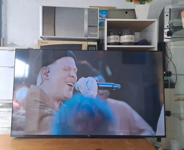 Televisão em ótimo estado e funcionando perfeitamente. TCL. 50 Polegadas. Smart.