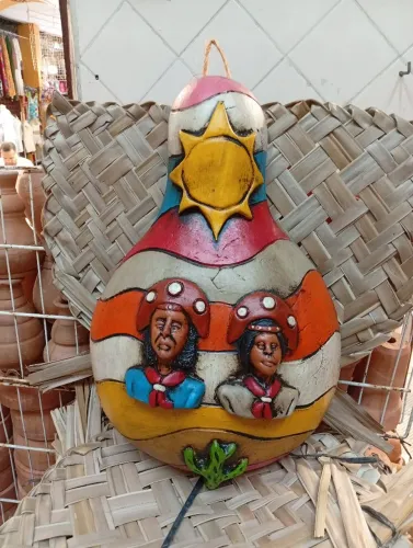 Cabaça em cerâmica para parede decorativo