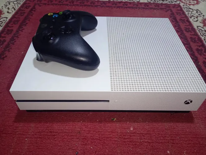 Xbox one S 365gb semi-novo com 1 controle