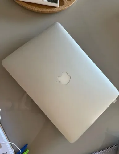 MacBook Air apple