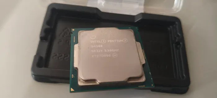 Intel Pentium G4560 + Cooler Original Intel