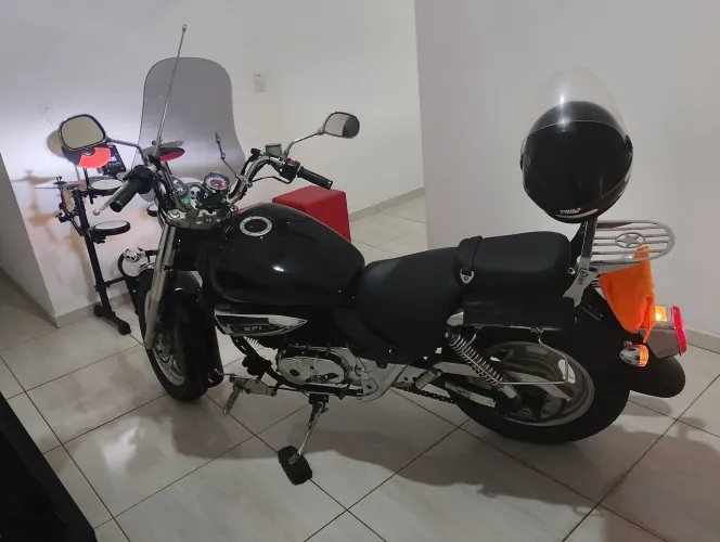 MOTO KASINSKI MIRAGE 250