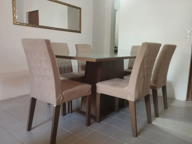 Mesa de jantar com 6 cadeiras