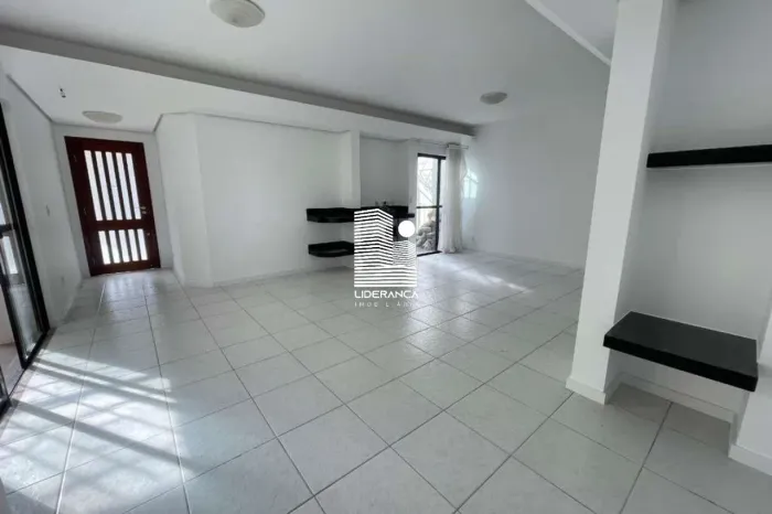 Casa Comercial/Residencial, Centro, 03 Vagas