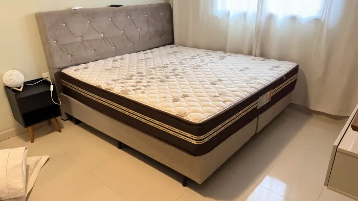 Colchão king size NOVÍSSIMO!!