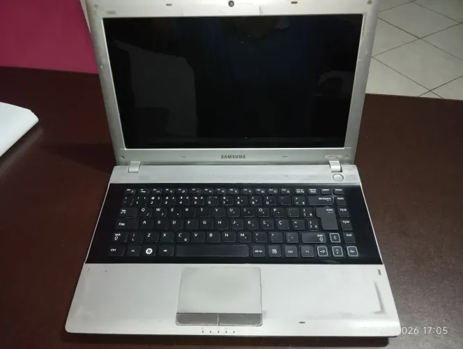 Vende-se Notebook Samsung com Defeito - Para Retirada de Peças