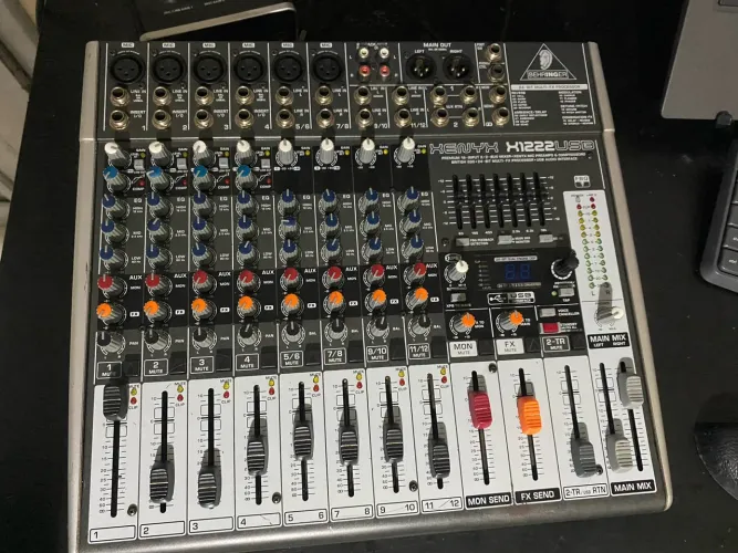 Mesa de Som Behringer Xenyx X1222USB