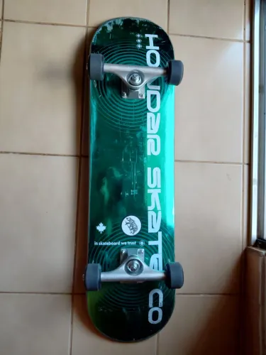 Skate Hondar usado em bom estado - Maple canadense e lixa emborrachada