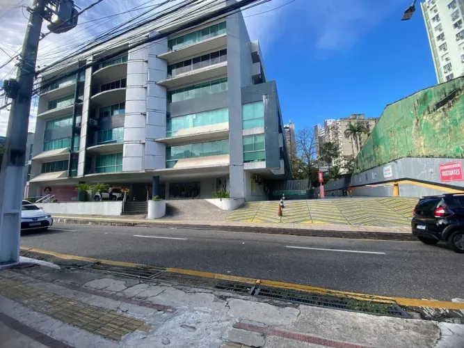 Sala comercial 60 m² à venda no Bolonha