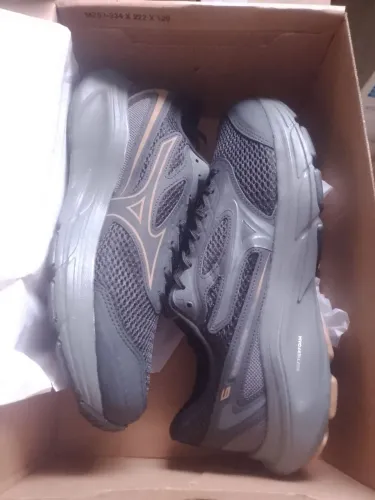 Tênis Mizuno HAWK 6" Tamanho 42" novo