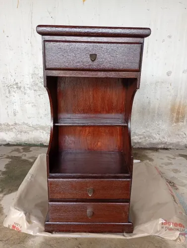 Mesinha de madeira com gavetas tipo multi uso