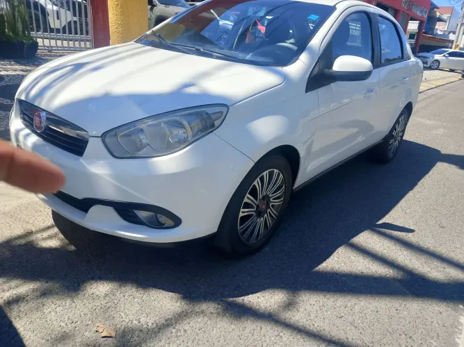 Fiat Grand Siena Attrac. 1.4 EVO F.flex 8V 2013