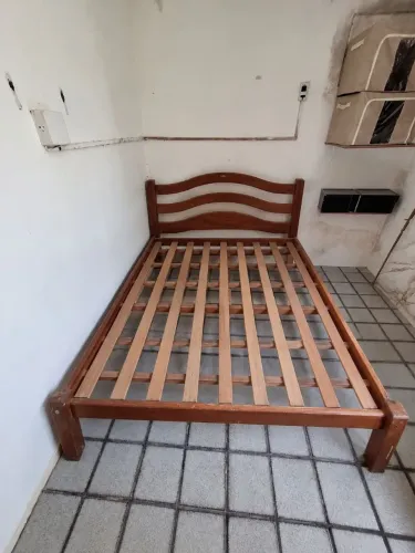 Cama casal madeira resistente