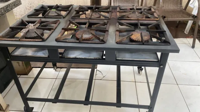 Fogão industrial 6 bocas (pés reforçados)