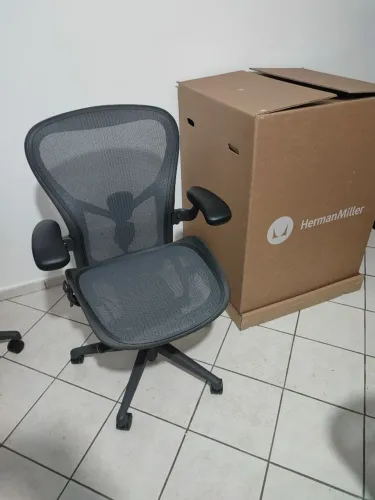 Cadeira Herman Miller New Aeron TAMANHO C completa com nota fiscal e garantia