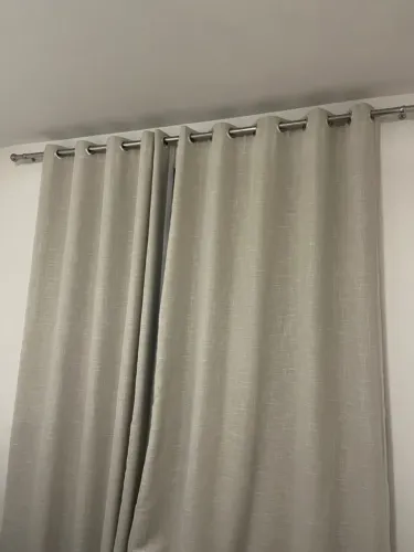 Cortina linho com blackout 100%, 3,0mx2,60m, acompanha varão cromado 2,30 m