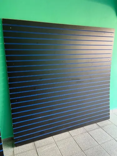 Painel canaletado preto 1,95 L x 1,85 A - semi novo