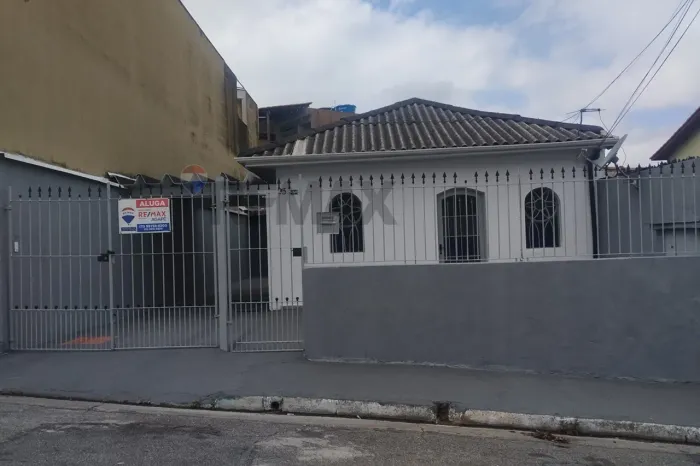 Casa Espaçosa, 80m² com 2 Vagas e Ótimo Preço!