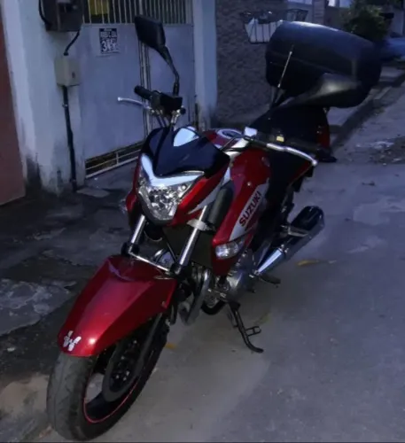 Suzuki Inazuma bicilíndrica