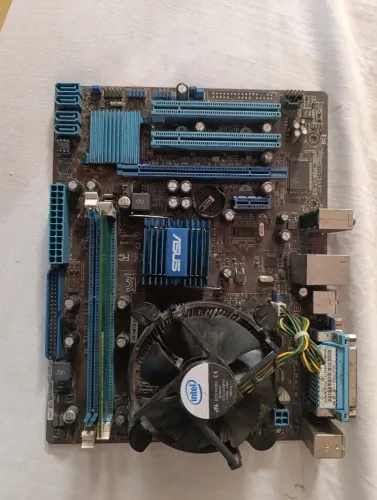 Placa mãe com processador core 2 quad 8200